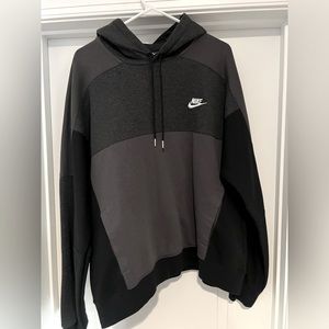 Nike Pullover Hoodie - Size L